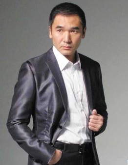 方中信、郭可盈、形象設(shè)計(jì)師吉米、劉錫明參加重慶會展中心美博會奧斯卡頒獎盛典