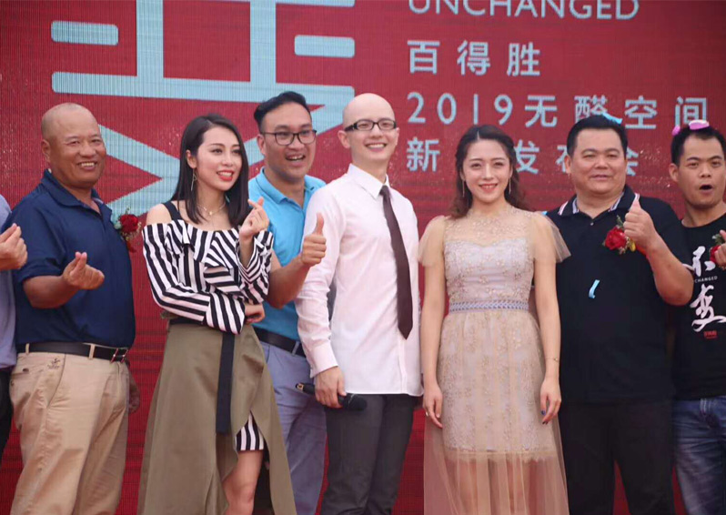 歌星平安、周延英、沈丹丹等明星親臨南寧活動(dòng)現(xiàn)場(chǎng)獻(xiàn)唱，助力廠家新品發(fā)布